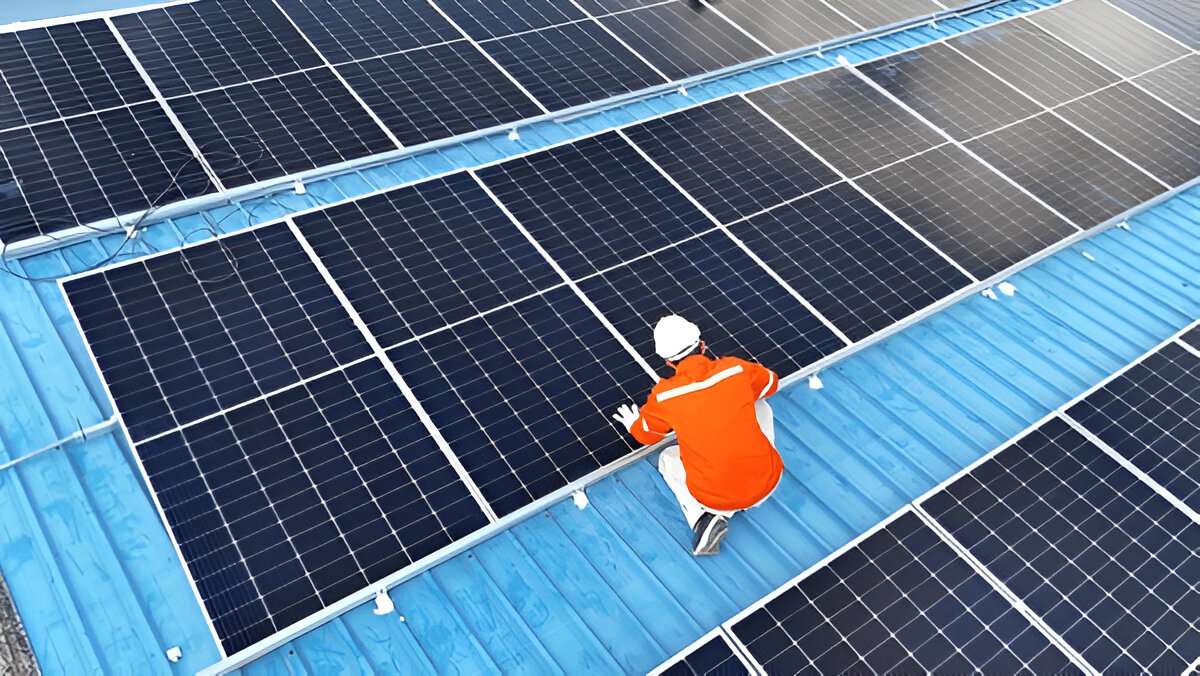 Solar Panel Installer