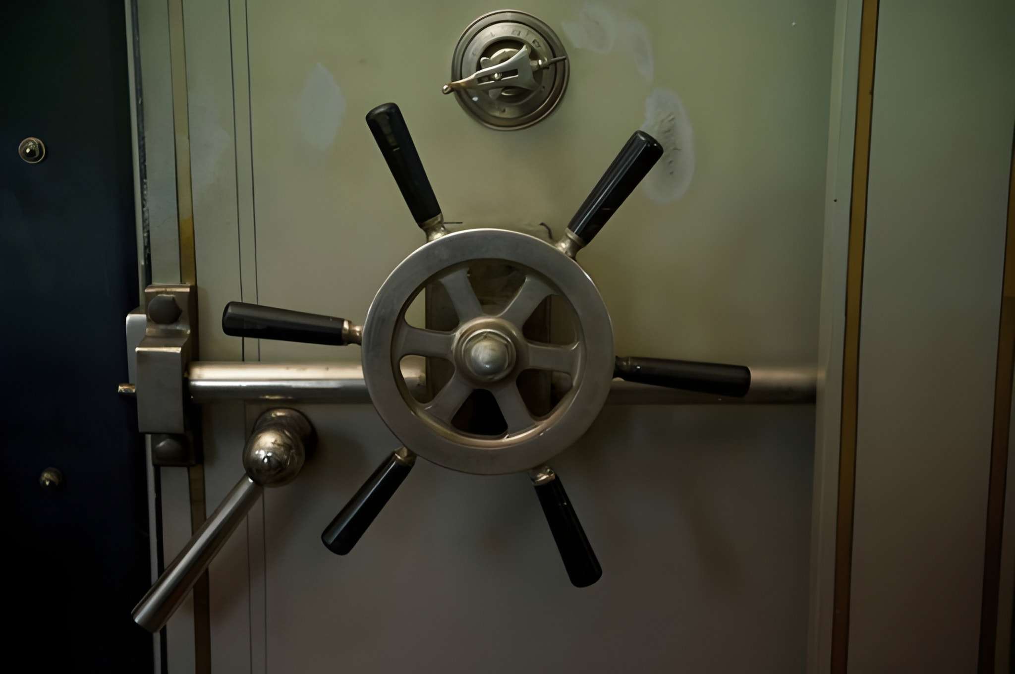 Safe deposit box manufacturers